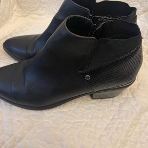 Women’s Black Simply Vera Wang Vienna Booties Size 9.5